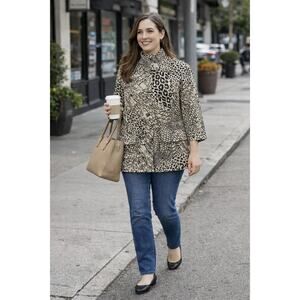 Chicos Zenergy Leopard Jacket Womens Size 2 US Large Pockets Athleisure Vacation